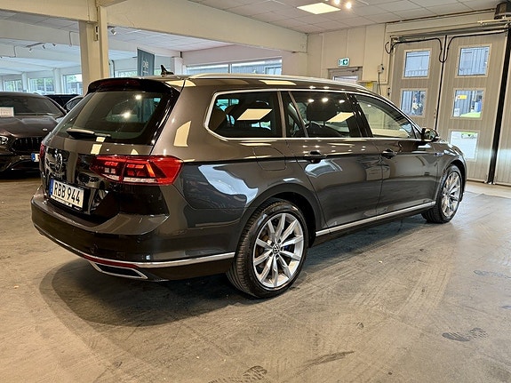 Volkswagen Passat 4 of 22