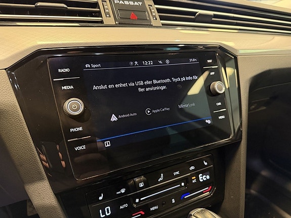 Volkswagen Passat 12 of 22