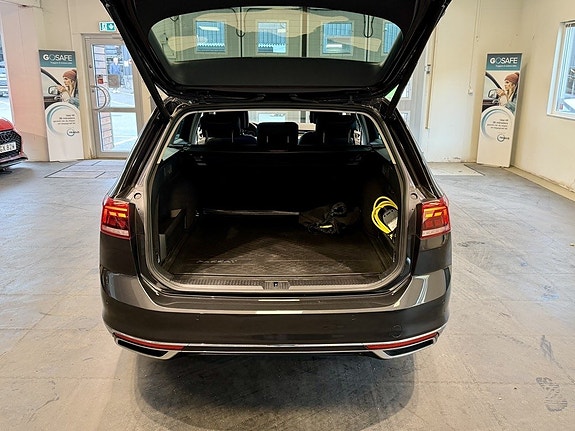 Volkswagen Passat 19 of 22