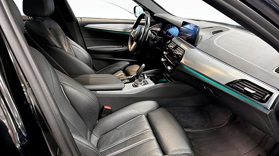 BMW 530i 3 of 5