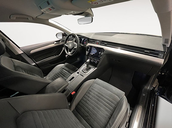 Volkswagen Passat 13 of 26