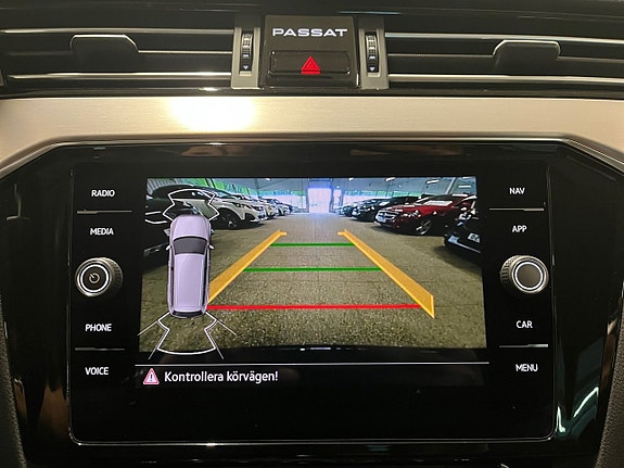 Volkswagen Passat 23 of 26