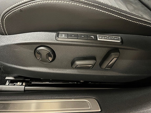 Volkswagen Passat 16 of 26