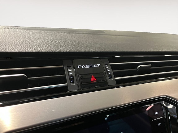 Volkswagen Passat 22 of 26
