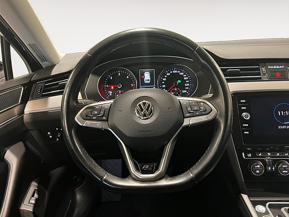 Volkswagen Passat 11 of 26