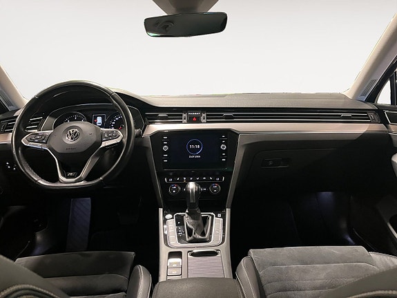 Volkswagen Passat 10 of 26