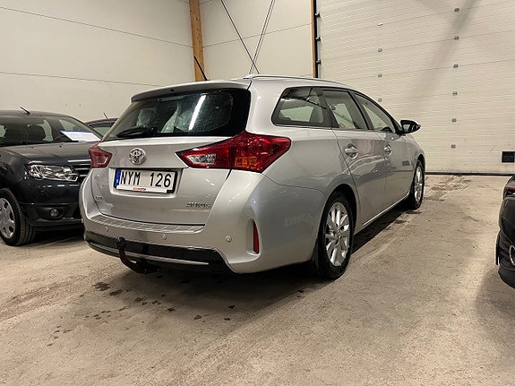 Toyota Auris 3 of 5