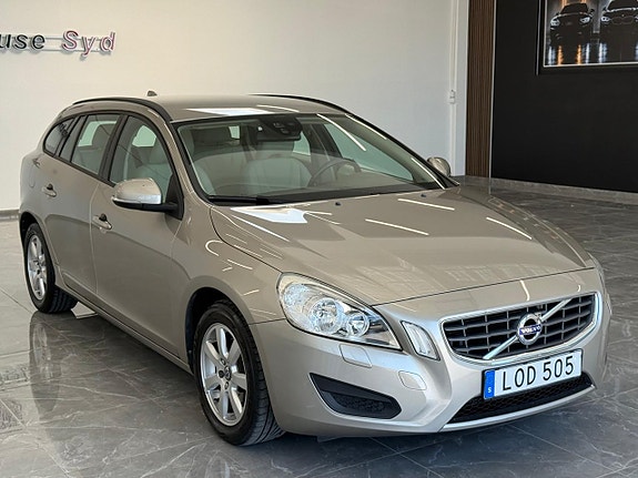 Volvo V60 2 of 5
