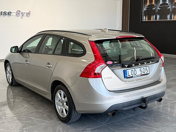 Volvo V60 3 of 5