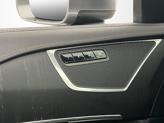 Volvo XC90 18 of 30