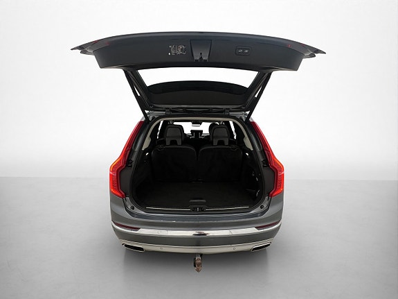 Volvo XC90 11 of 30