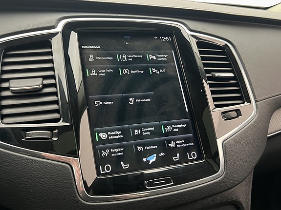 Volvo XC90 28 of 30