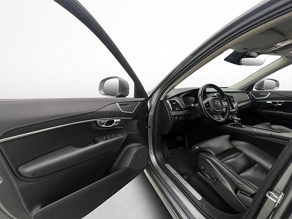Volvo XC90 17 of 30