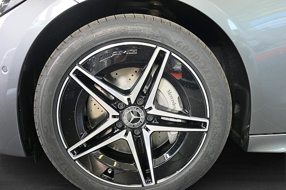 Mercedes-Benz C300 8 of 18