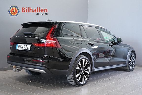 Volvo V60 Cross Country 2 of 5