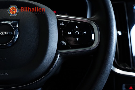 Volvo V60 Cross Country 8 of 22
