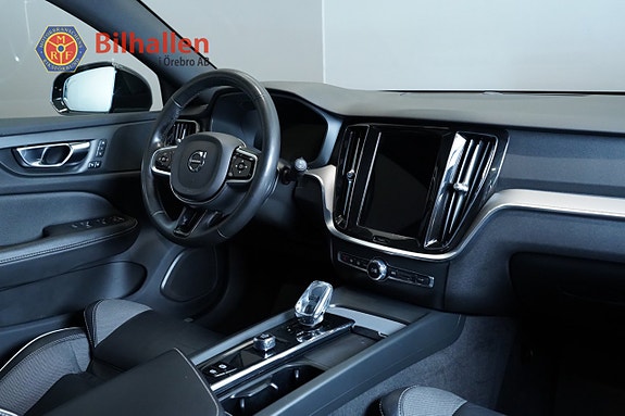 Volvo V60 Cross Country 4 of 5
