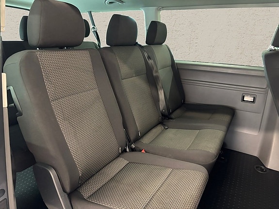 Volkswagen Caravelle 7 of 11