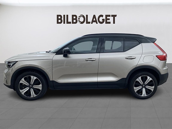Volvo XC40 2 of 5