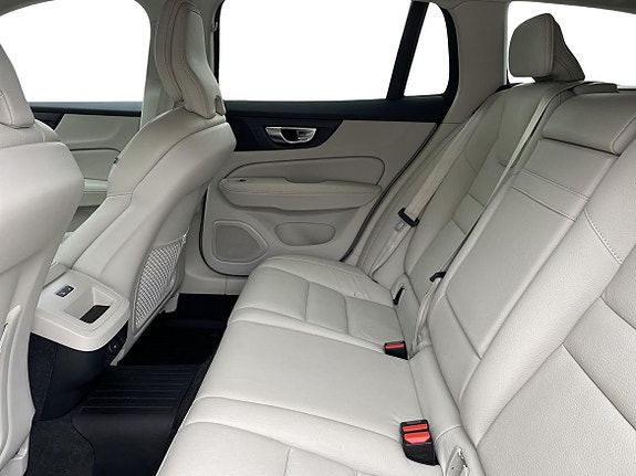 Volvo V60 Cross Country 7 of 12