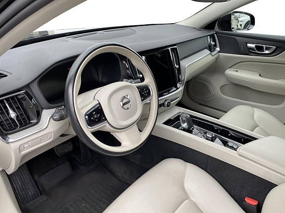 Volvo V60 Cross Country 6 of 12