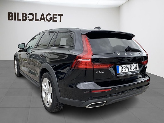 Volvo V60 Cross Country 3 of 5