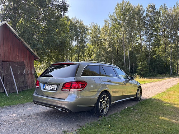 Mercedes-Benz E220 3 of 10