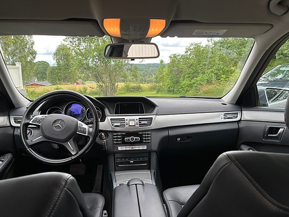 Mercedes-Benz E220 5 of 10
