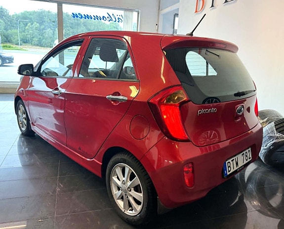 Kia Picanto 4 of 5