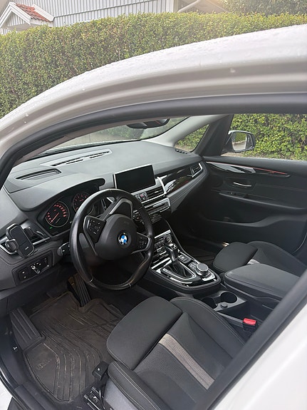 BMW 225xe 2 of 8