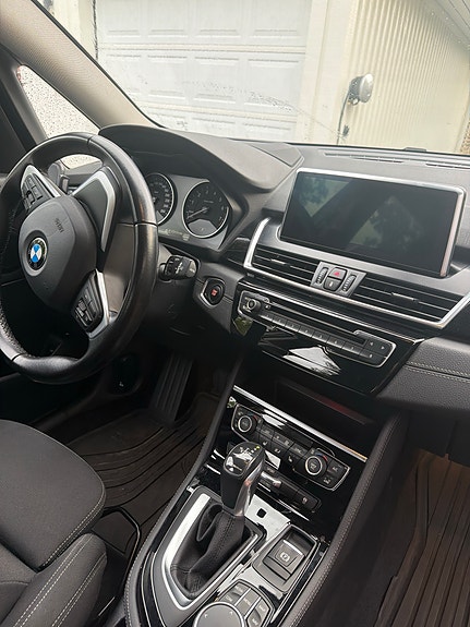 BMW 225xe 5 of 8