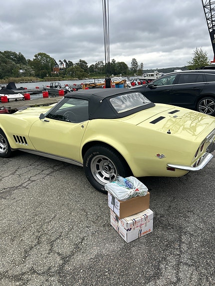 Chevrolet Corvette 4 of 5