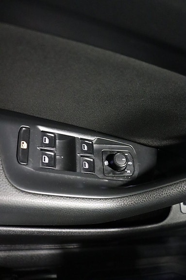 Volkswagen Passat 24 of 27