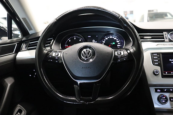 Volkswagen Passat 14 of 27