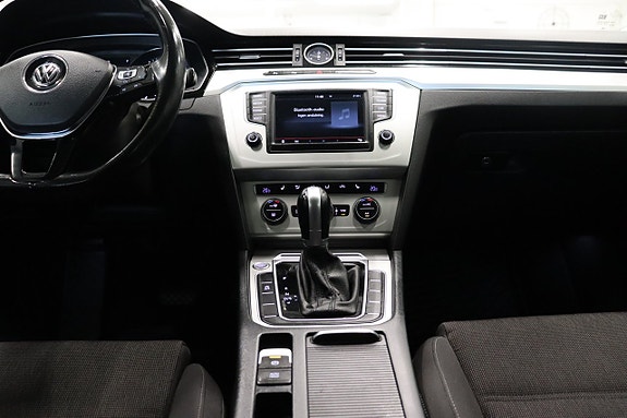 Volkswagen Passat 15 of 27