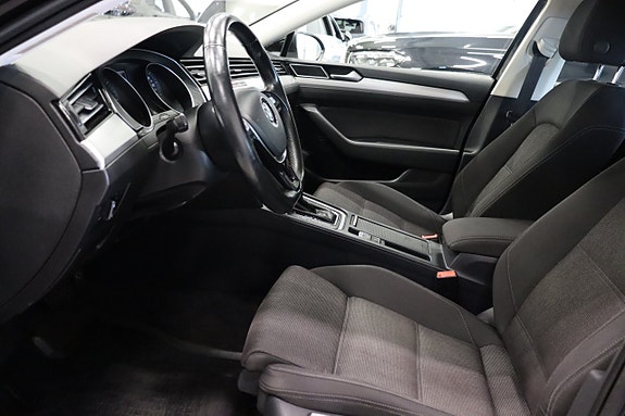 Volkswagen Passat 9 of 27