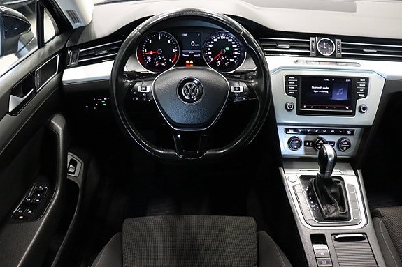 Volkswagen Passat 13 of 27