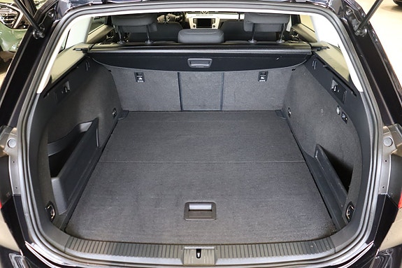 Volkswagen Passat 6 of 27