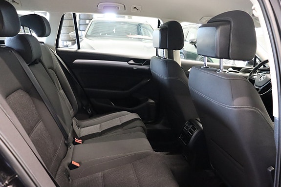 Volkswagen Passat 12 of 27
