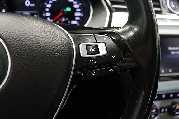 Volkswagen Passat 18 of 27
