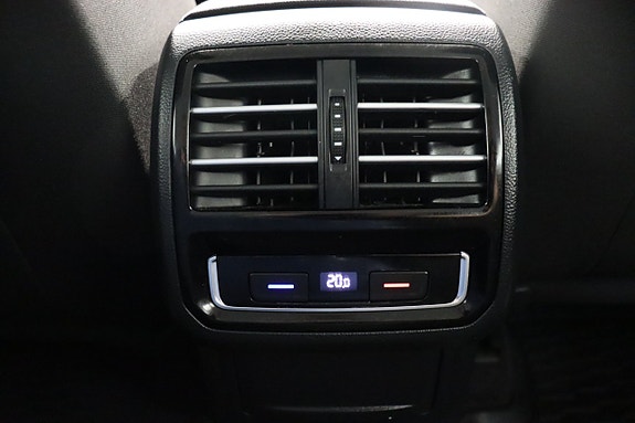 Volkswagen Passat 16 of 27