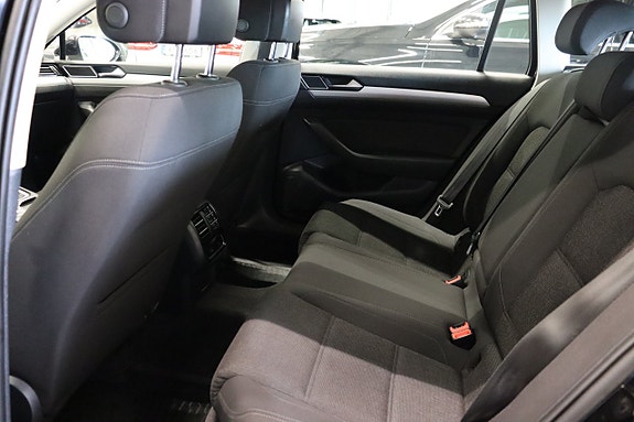 Volkswagen Passat 11 of 27