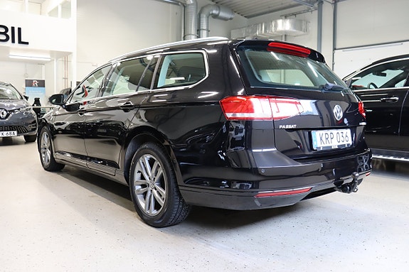 Volkswagen Passat 4 of 27