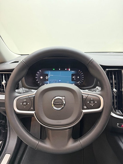 Volvo V60 7 of 13