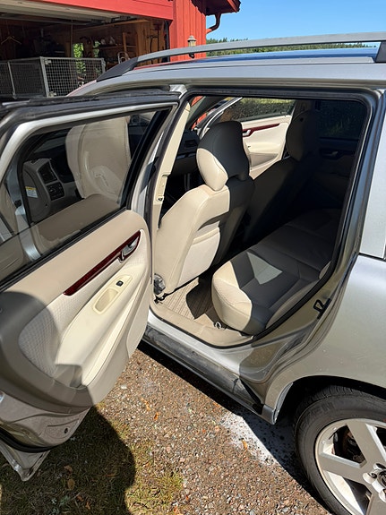 Volvo V70 8 of 9