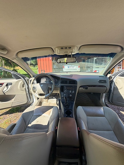 Volvo V70 6 of 9