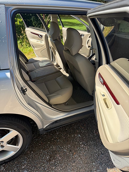 Volvo V70 7 of 9