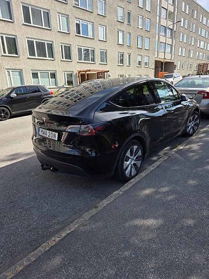 Tesla Model Y 3 of 3