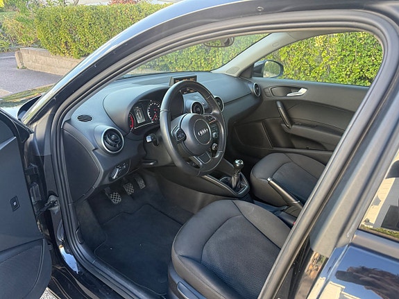 Audi A1 3 of 5