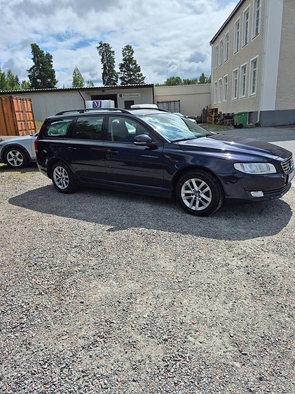 Volvo V70 4 of 5